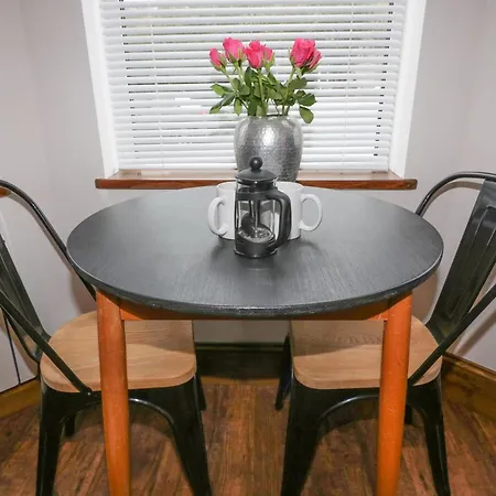 Albany Apartment *