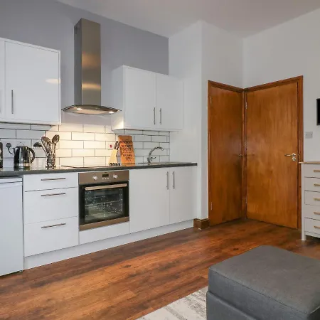 Albany Apartment *